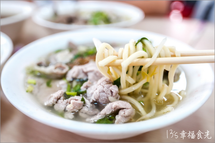 【苗栗三義美食】在地老字號市場麵攤《目鏡麵食》太慢來就吃不到松阪肉麵⌇三義麵店推薦⌇三義廣盛老街美食⌇三義老街停車⌇苗栗美食小吃 @13&#039;s幸福食光