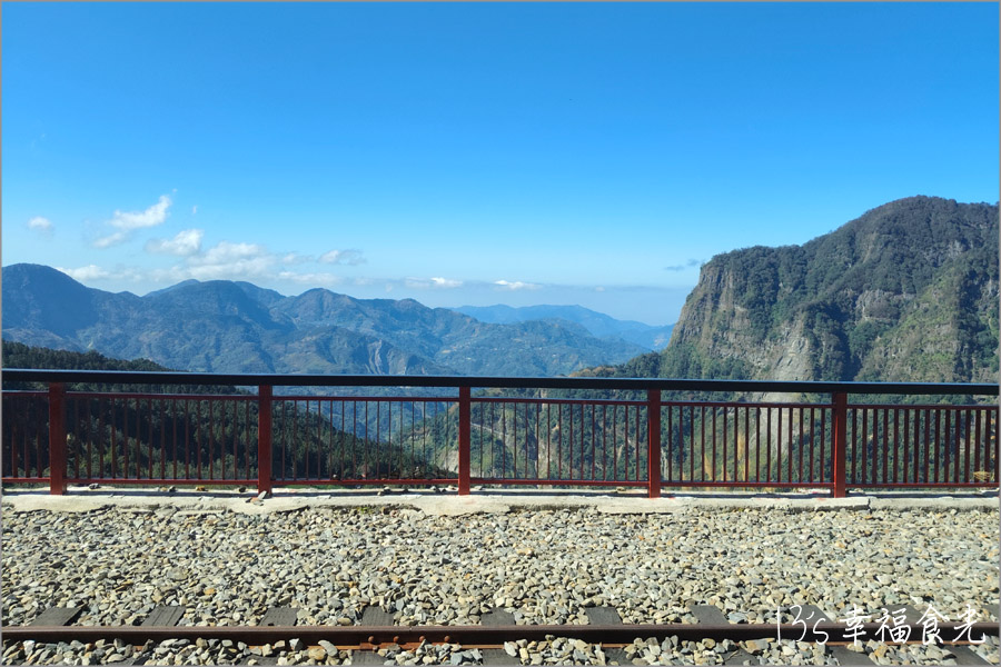 【阿里山小火車旅遊】阿里山兩天一夜行程《林鐵全線通車》搭著阿里山中興號上山住一晚！看阿里山日出｜坐蒸汽小火車(季節限定賞楓列車)｜極光祝山啤酒祝山杯｜奮起湖車庫園區｜得恩亞納 @13&#039;s幸福食光