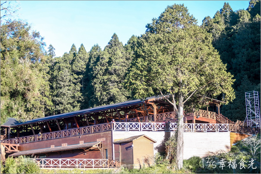 【阿里山小火車旅遊】阿里山兩天一夜行程《林鐵全線通車》搭著阿里山中興號上山住一晚！看阿里山日出｜坐蒸汽小火車(季節限定賞楓列車)｜極光祝山啤酒祝山杯｜奮起湖車庫園區｜得恩亞納 @13&#039;s幸福食光