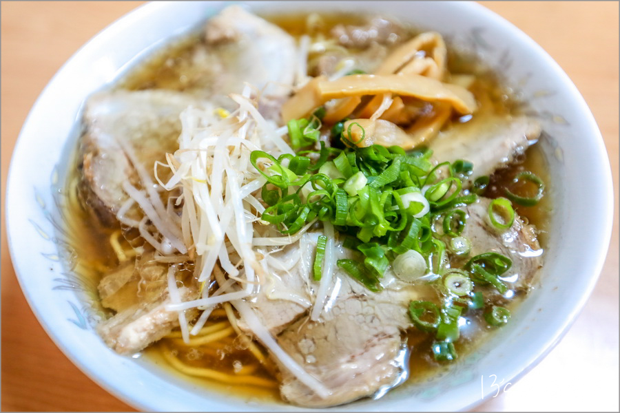 【鳥取旅遊行程】鳥取自由行DAY2倉吉一日遊行程～すみれ食堂(牛骨拉麵)｜北榮町名偵探柯南散步路線｜倉吉白壁土蔵群｜出雲山展望台｜大湊宮鳥居｜東鄉池漫遊 @13&#039;s幸福食光