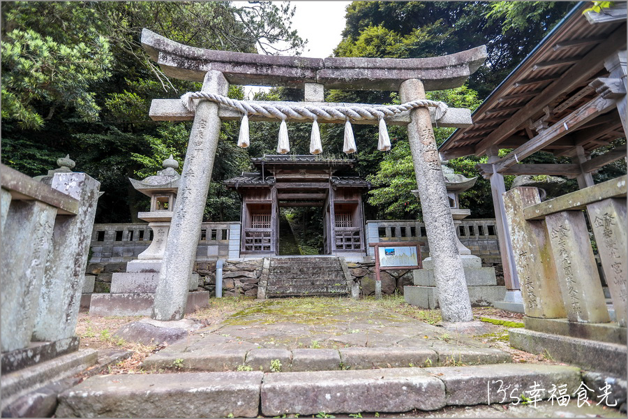 【鳥取旅遊行程】鳥取自由行DAY2倉吉一日遊行程～すみれ食堂(牛骨拉麵)｜北榮町名偵探柯南散步路線｜倉吉白壁土蔵群｜出雲山展望台｜大湊宮鳥居｜東鄉池漫遊 @13&#039;s幸福食光