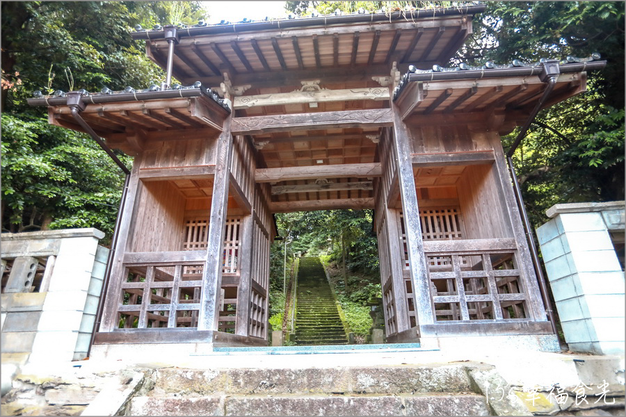 【鳥取旅遊行程】鳥取自由行DAY2倉吉一日遊行程～すみれ食堂(牛骨拉麵)｜北榮町名偵探柯南散步路線｜倉吉白壁土蔵群｜出雲山展望台｜大湊宮鳥居｜東鄉池漫遊 @13&#039;s幸福食光