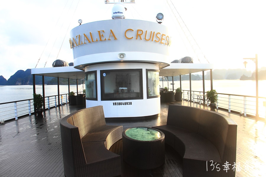【越南下龍灣旅遊】下龍灣海上Villa過夜「蘭夏灣花系列五星頂級遊船 AZALEA CRUISES(3天2夜)」~超酷我在下龍灣游泳|下龍灣旅行團三天兩夜行程-DAY1 - 第49張圖