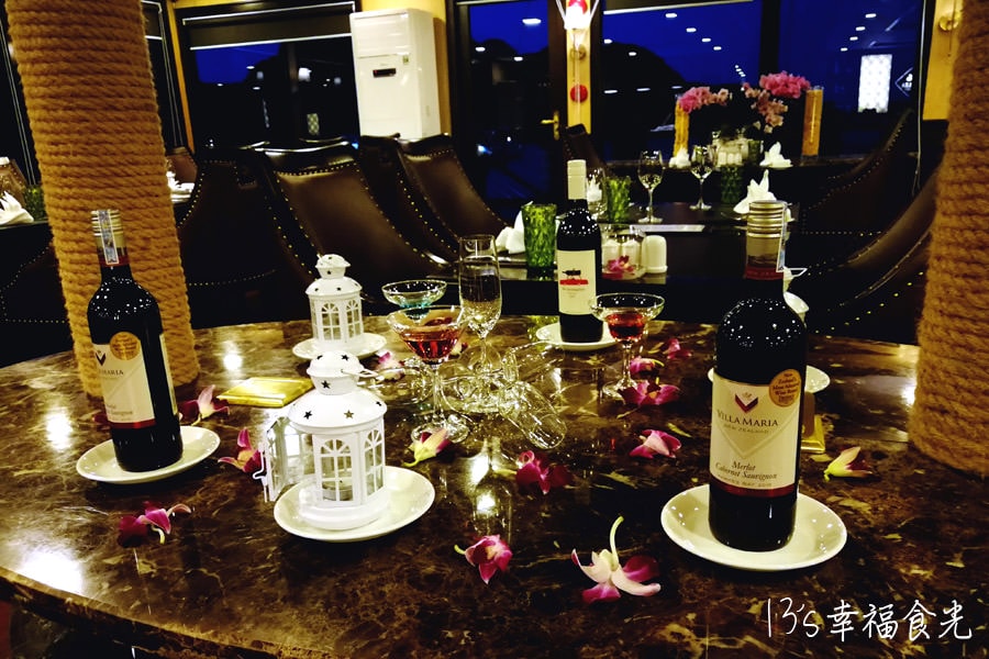 【越南下龍灣旅遊】下龍灣海上Villa過夜「蘭夏灣花系列五星頂級遊船 AZALEA CRUISES(3天2夜)」~超酷我在下龍灣游泳|下龍灣旅行團三天兩夜行程-DAY1 - 第84張圖