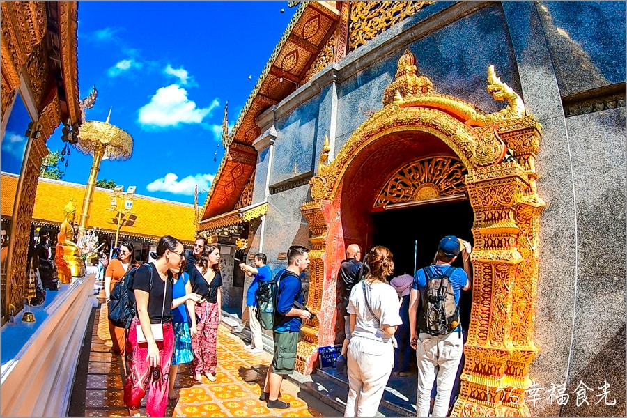 【泰國清邁景點】素帖山旅遊「雙龍寺Wat Phra That Doi Suthep」~朝聖雙龍階梯.讓高僧祈福綁白繩 - 第49張圖