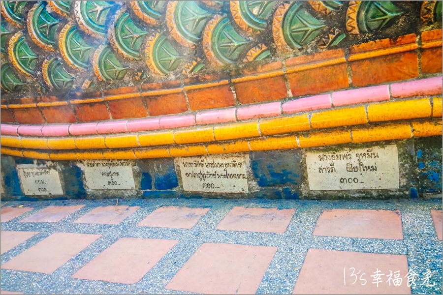 【泰國清邁景點】素帖山旅遊「雙龍寺Wat Phra That Doi Suthep」~朝聖雙龍階梯.讓高僧祈福綁白繩 - 第70張圖