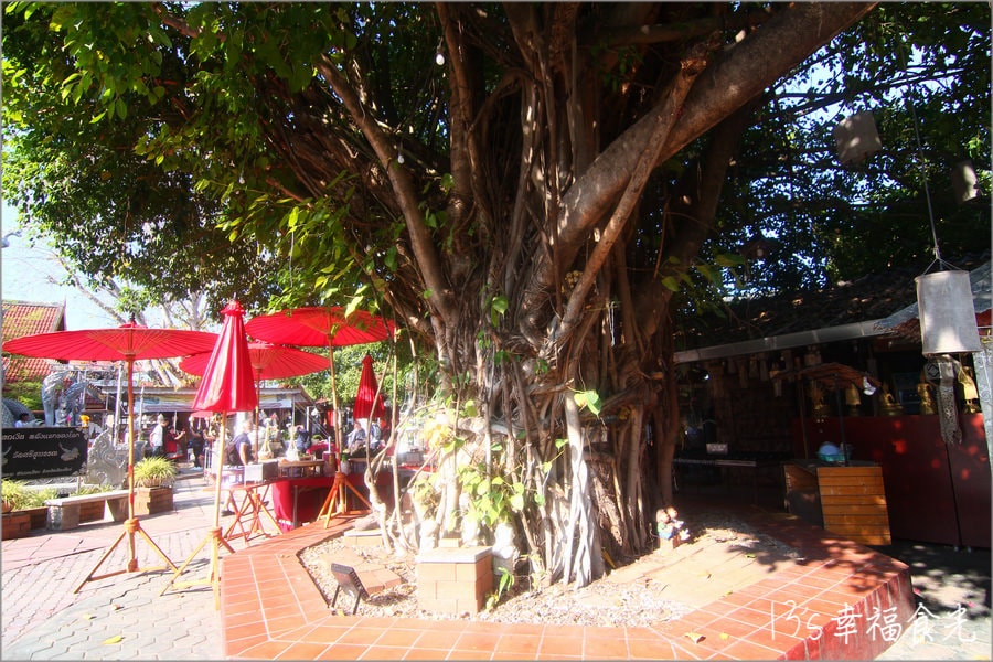 【清邁旅遊景點】清邁銀廟「素攀寺Wat Srisuphan」~走訪銀飾村.朝聖手工打造的銀殿 - 第7張圖