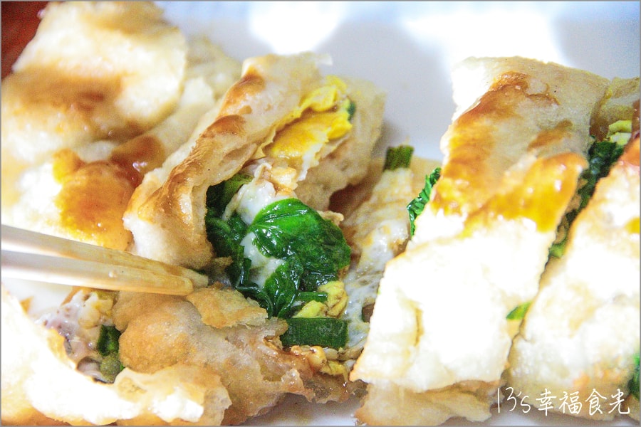 【台東美食小吃】餅皮厚實外酥內Q的超好吃「徑廣東路蔥油餅」~油香版的九層塔風味甜甜圈蔥油餅|台東蔥油餅加冬粉 - 第14張圖