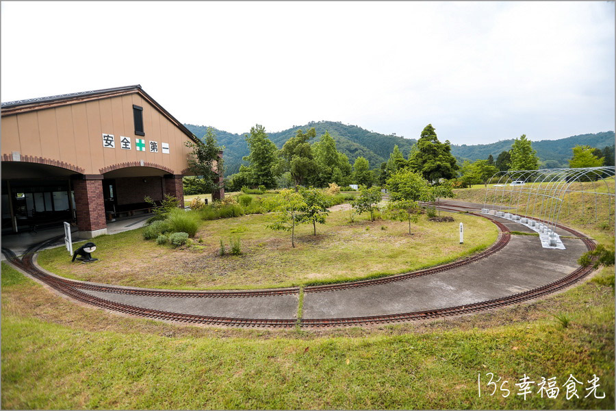 【鳥取旅遊行程】鳥取自由行DAY4鳥取鐵道主題一日遊～若櫻鐵道＆智頭急行｜隼駅｜若櫻駅｜戀山形駅｜八頭迷你SL蒸汽火車博物館｜不動院岩屋堂｜板井原傳統的建造物群保存地區 @13&#039;s幸福食光