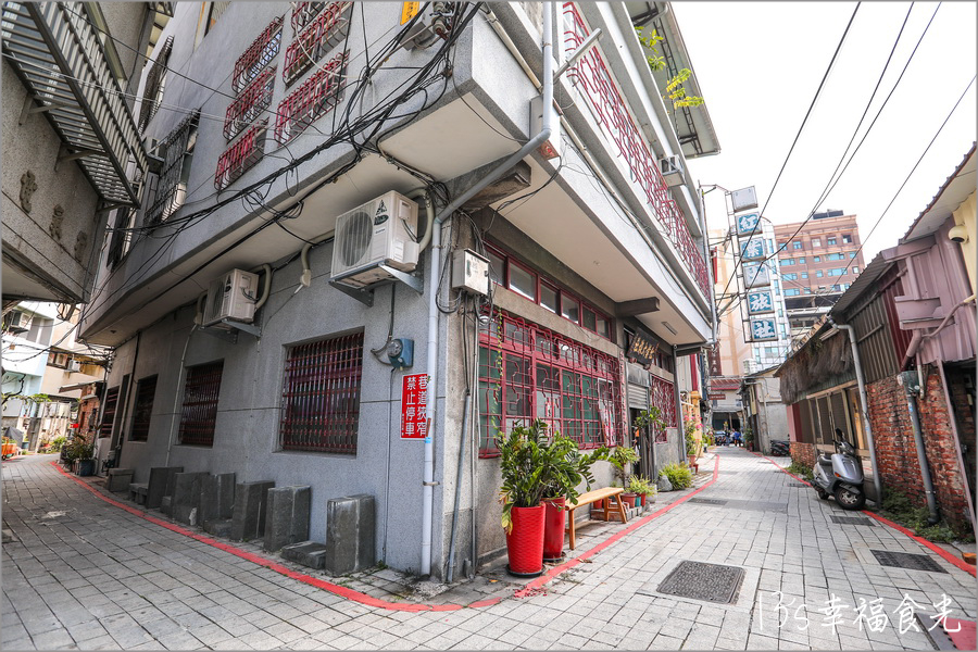 【彰化市一日遊】彰化小西特色街巡禮~騎著moovo玩彰化|扇形車庫|忠犬彩繪社區|彰化肉圓&糯米炸&貓鼠麵通通都要吃|彰化伴手禮卦山燒|李老城肉脯店|長崎房 - 第7張圖