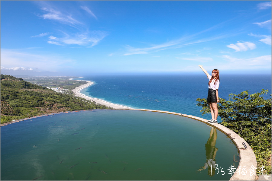 【台東三天兩夜2026】暑假衝台東玩~台東三天兩夜行程就醬玩!住宿︰台東趣淘漫旅飯店|南田裝置藝術|南迴驛站|大鳥休憩區|華源海灣天空之鏡|加路蘭銀河|阿咪米苔目|我在玩-玩冰箱|台東熱氣球2026 - 第15張圖