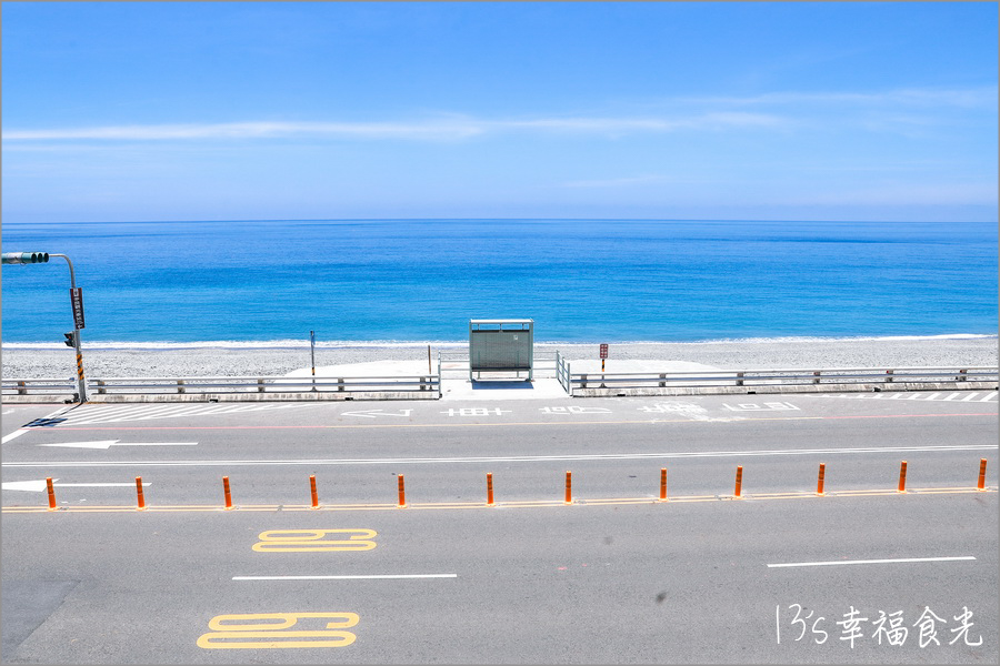 【台東三天兩夜2026】暑假衝台東玩~台東三天兩夜行程就醬玩!住宿︰台東趣淘漫旅飯店|南田裝置藝術|南迴驛站|大鳥休憩區|華源海灣天空之鏡|加路蘭銀河|阿咪米苔目|我在玩-玩冰箱|台東熱氣球2026 - 第67張圖