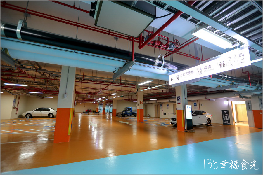 【高流海洋派對2023】15米高超巨胖鯊魚&蜜柑站長超萌現身!高雄流行音樂中心「海洋派對&高雄聯萌2023」LINE貼圖巨型公仔免費參觀|高流停車場|高雄暑假活動2023|高雄胖鯊魚鯊西米|高雄捷運蜜柑站長|高雄港旅遊|高雄旅遊景點 - 第3張圖