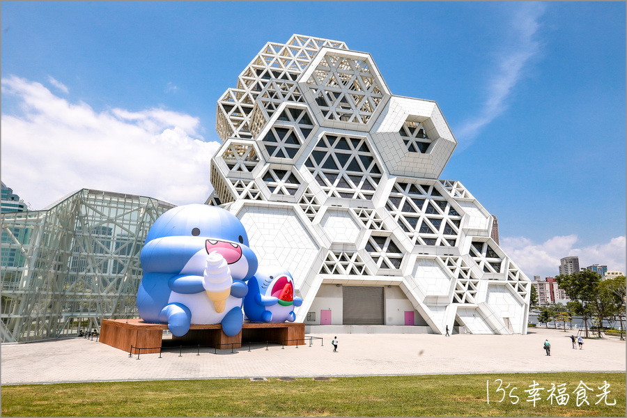 【高流海洋派對2023】15米高超巨胖鯊魚&蜜柑站長超萌現身!高雄流行音樂中心「海洋派對&高雄聯萌2023」LINE貼圖巨型公仔免費參觀|高流停車場|高雄暑假活動2023|高雄胖鯊魚鯊西米|高雄捷運蜜柑站長|高雄港旅遊|高雄旅遊景點 - 第8張圖