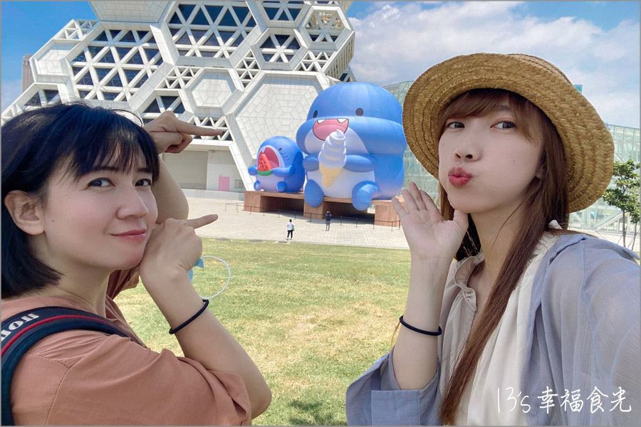 【高流海洋派對2023】15米高超巨胖鯊魚&蜜柑站長超萌現身!高雄流行音樂中心「海洋派對&高雄聯萌2023」LINE貼圖巨型公仔免費參觀|高流停車場|高雄暑假活動2023|高雄胖鯊魚鯊西米|高雄捷運蜜柑站長|高雄港旅遊|高雄旅遊景點 - 第12張圖 高流海洋派對2023