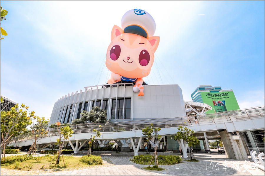 【高流海洋派對2023】15米高超巨胖鯊魚&蜜柑站長超萌現身!高雄流行音樂中心「海洋派對&高雄聯萌2023」LINE貼圖巨型公仔免費參觀|高流停車場|高雄暑假活動2023|高雄胖鯊魚鯊西米|高雄捷運蜜柑站長|高雄港旅遊|高雄旅遊景點 - 第13張圖