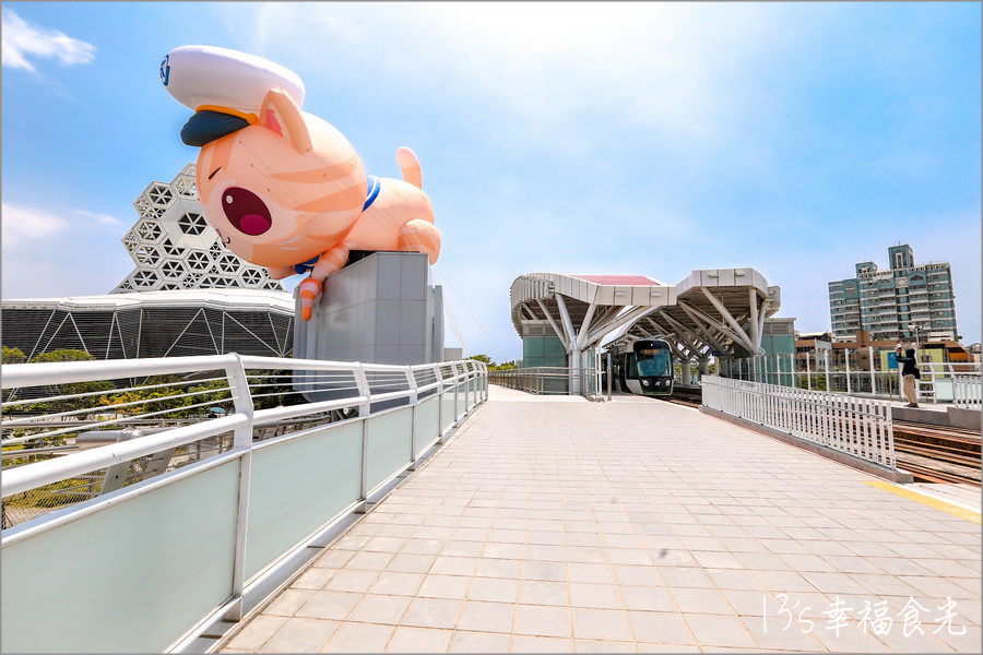 【高流海洋派對2023】15米高超巨胖鯊魚&蜜柑站長超萌現身!高雄流行音樂中心「海洋派對&高雄聯萌2023」LINE貼圖巨型公仔免費參觀|高流停車場|高雄暑假活動2023|高雄胖鯊魚鯊西米|高雄捷運蜜柑站長|高雄港旅遊|高雄旅遊景點 - 第18張圖