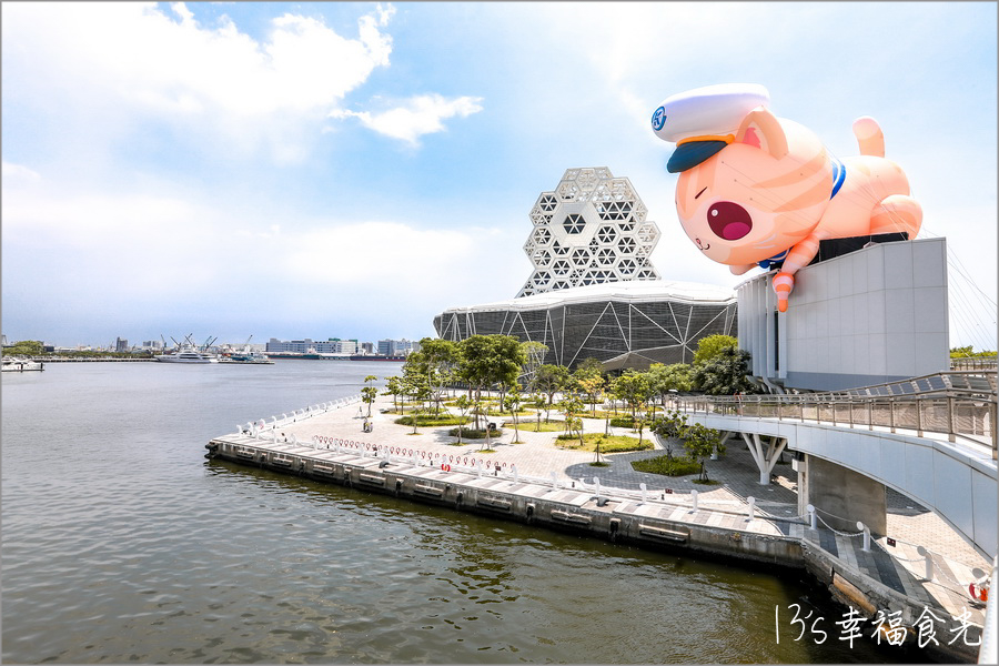 【高流海洋派對2023】15米高超巨胖鯊魚&蜜柑站長超萌現身!高雄流行音樂中心「海洋派對&高雄聯萌2023」LINE貼圖巨型公仔免費參觀|高流停車場|高雄暑假活動2023|高雄胖鯊魚鯊西米|高雄捷運蜜柑站長|高雄港旅遊|高雄旅遊景點 - 第19張圖