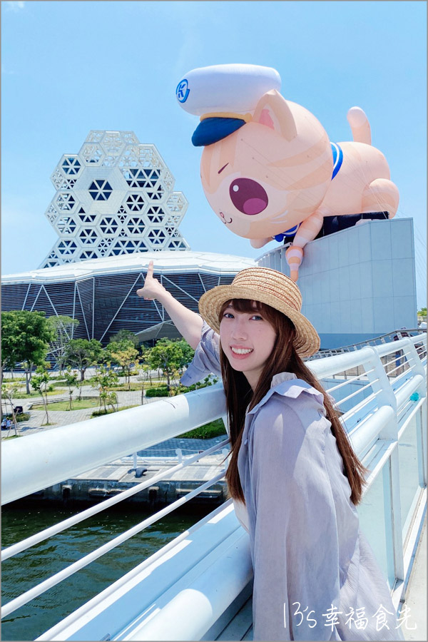 【高流海洋派對2023】15米高超巨胖鯊魚&蜜柑站長超萌現身!高雄流行音樂中心「海洋派對&高雄聯萌2023」LINE貼圖巨型公仔免費參觀|高流停車場|高雄暑假活動2023|高雄胖鯊魚鯊西米|高雄捷運蜜柑站長|高雄港旅遊|高雄旅遊景點 - 第23張圖