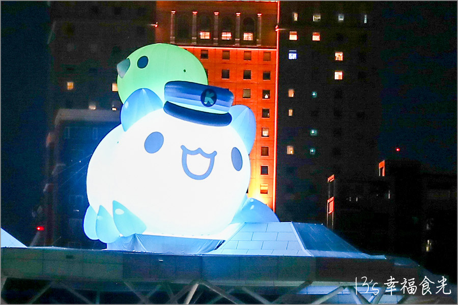 【高流海洋派對2023】15米高超巨胖鯊魚&蜜柑站長超萌現身!高雄流行音樂中心「海洋派對&高雄聯萌2023」LINE貼圖巨型公仔免費參觀|高流停車場|高雄暑假活動2023|高雄胖鯊魚鯊西米|高雄捷運蜜柑站長|高雄港旅遊|高雄旅遊景點 - 第26張圖