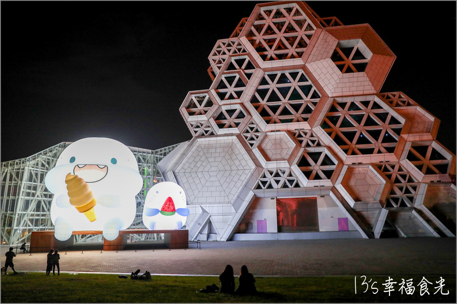 【高流海洋派對2023】15米高超巨胖鯊魚&蜜柑站長超萌現身!高雄流行音樂中心「海洋派對&高雄聯萌2023」LINE貼圖巨型公仔免費參觀|高流停車場|高雄暑假活動2023|高雄胖鯊魚鯊西米|高雄捷運蜜柑站長|高雄港旅遊|高雄旅遊景點 - 第32張圖