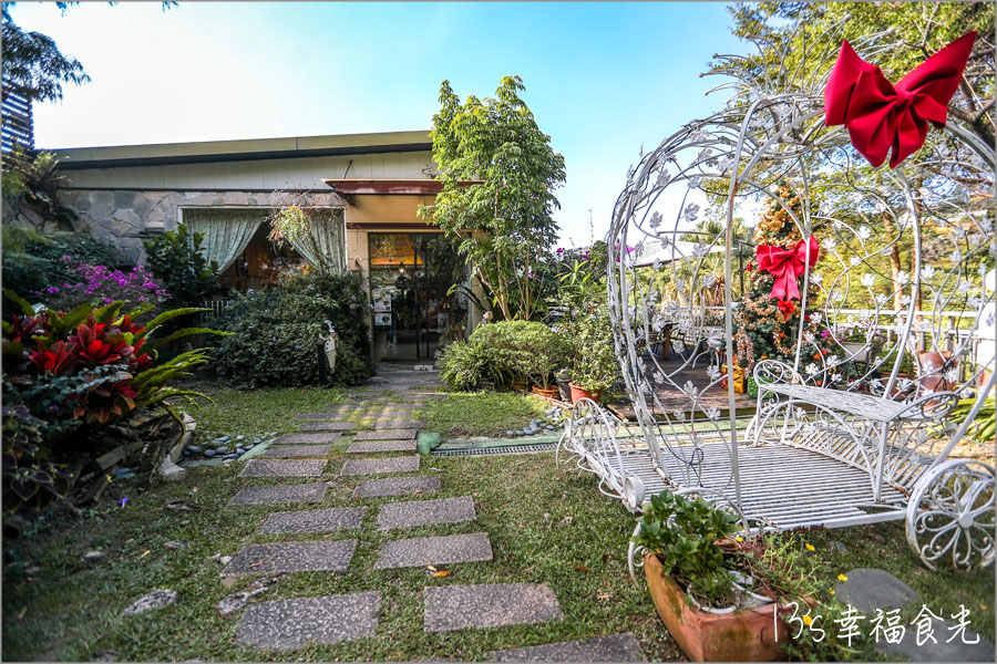 【台中新社一日遊】新社白雪木盛開~普羅旺斯庭園餐廳也有夢幻的聖誕初雪&浪漫落羽松景緻|新社餐廳推薦|新社景點 - 第2張圖 【台中新社一日遊】新社白雪木盛開~普羅旺斯庭園餐廳也有夢幻的聖誕初雪&浪漫落羽松景緻|新社餐廳推薦|新社景點